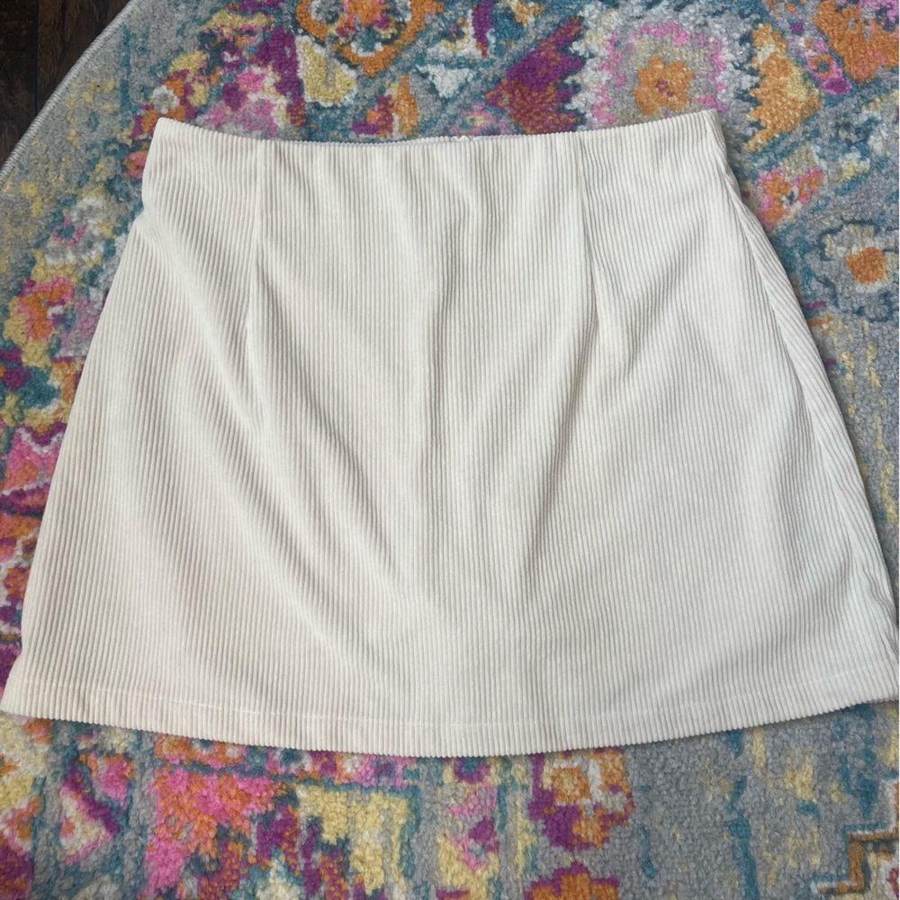 Elegant Cream Ribbed Skirt